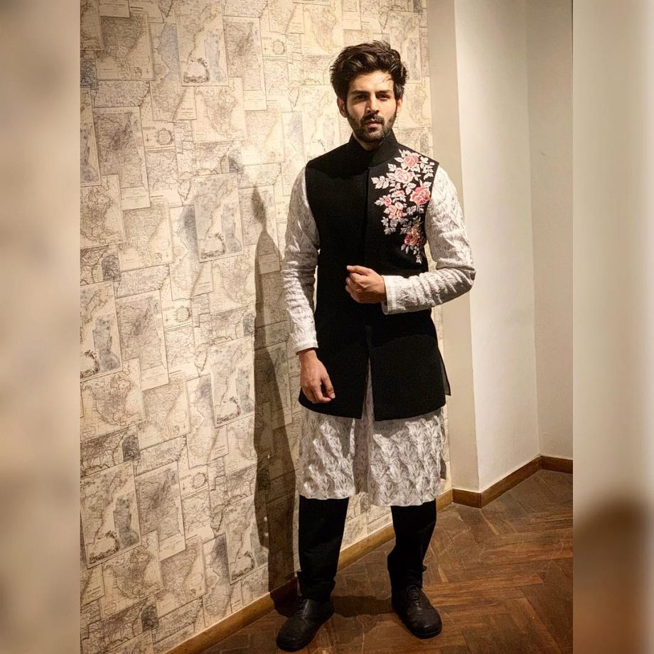 Varun Dhawan To Rajkummar Rao: Bollywood Celebs In Stylish Ethnic Outfits; See Pictures 822018