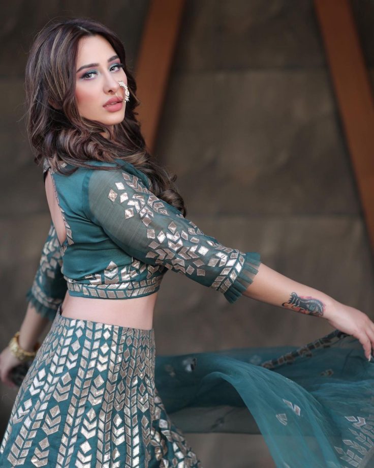 5 exotic and hot looks of Mahira Sharma in ethnic wear 821929