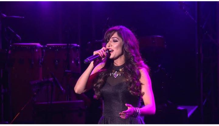 Sunidhi Chauhan To Kanika Kapoor: Top Bollywood Female Singers And Their Best On Stage Performances - 2