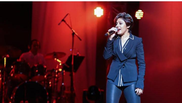 Sunidhi Chauhan To Kanika Kapoor: Top Bollywood Female Singers And Their Best On Stage Performances - 3