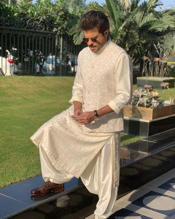 Bollywood's Young-Looking Actor Anil Kapoor Rocks The Ethnic Wear Perfectly, Have A Look - 5