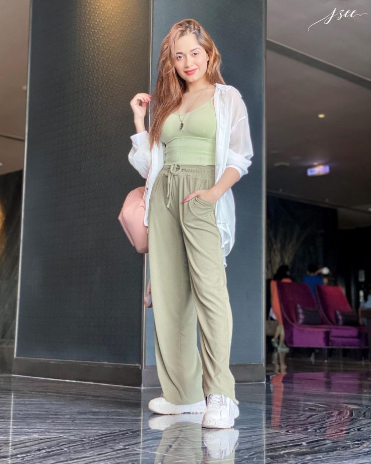 Count on Avneet Kaur, Ashnoor Kaur, Jannat Zubair, and Arishfa Khan: They clearly have a thing for brilliant shades of green 821928