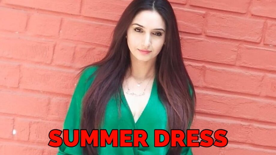 Ragini Dwivedi Looks Spicy Hot In Green Summer Outfit