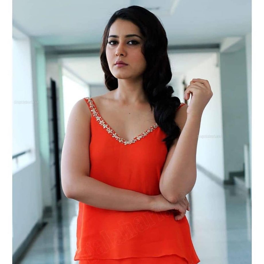 Rashi Khanna’s Summer Outfit Collection Will Definitely Stun You 821812