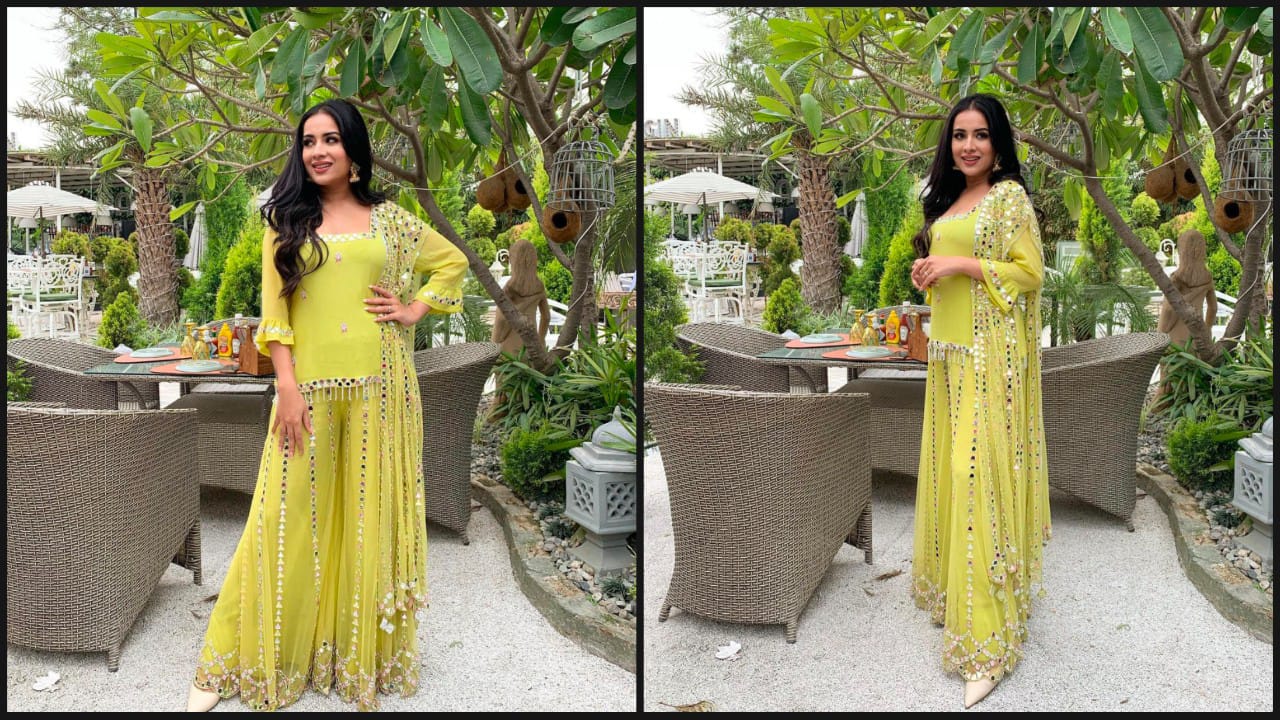 Sara Gurpal Looks Dazzling Hot In Green Sharara With Mirror Work | IWMBuzz