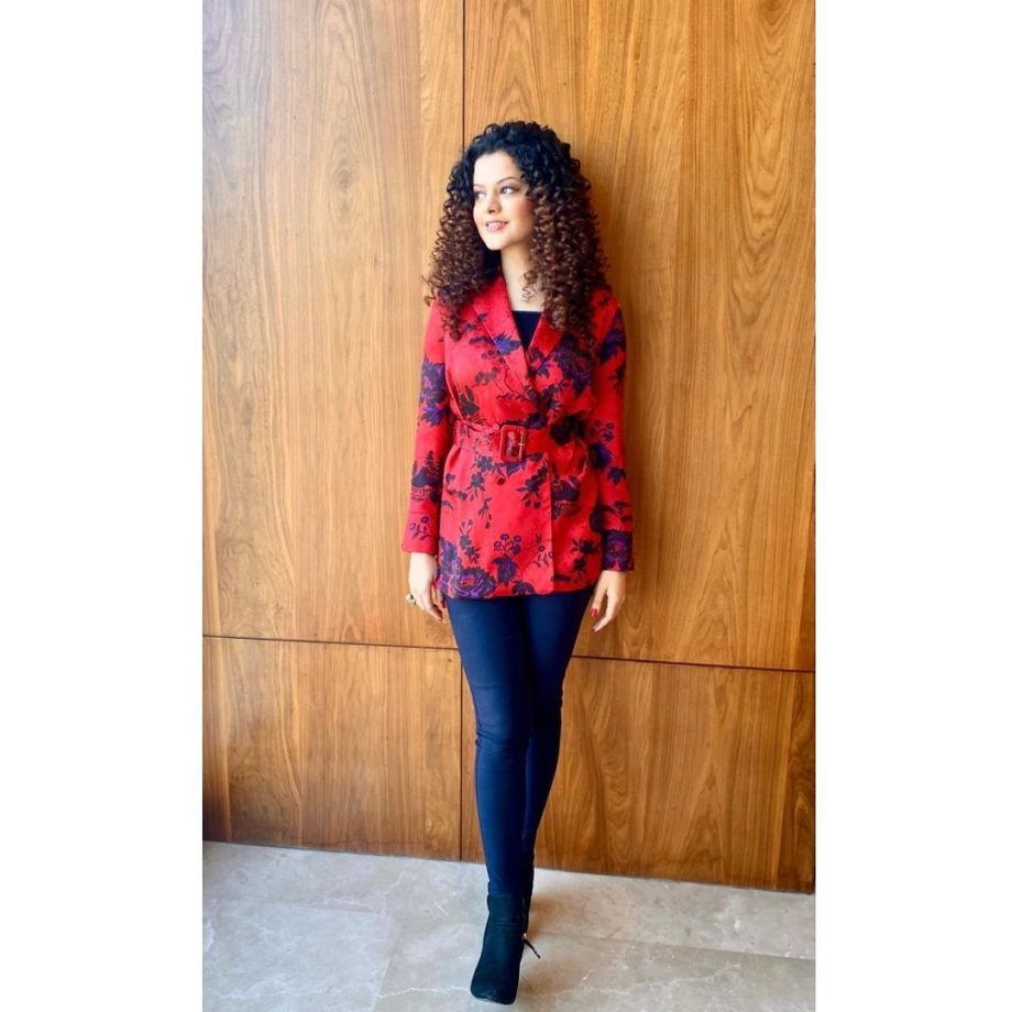 Shreya Ghoshal Vs Palak Muchhal Vs Sunidhi Chauhan Vs Neha Kakkar: Which Beauty Stole Your Heart With Their Casual Chic Looks? Vote Here 821822