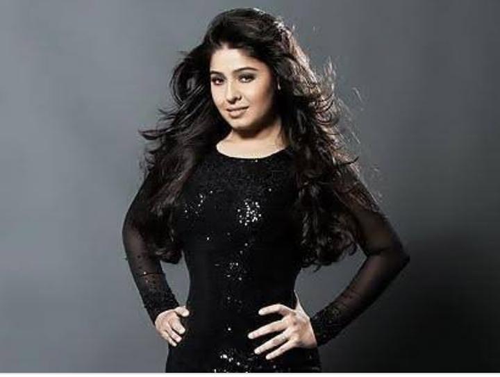 Top 3 Attractive Dusky Looks Of Bollywood Singer Sunidhi Chauhan - 1