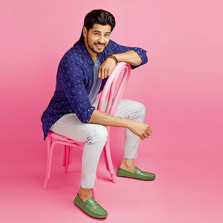 Top 5 Hot Looks Of Sidharth Malhotra In Printed Shirts 821938