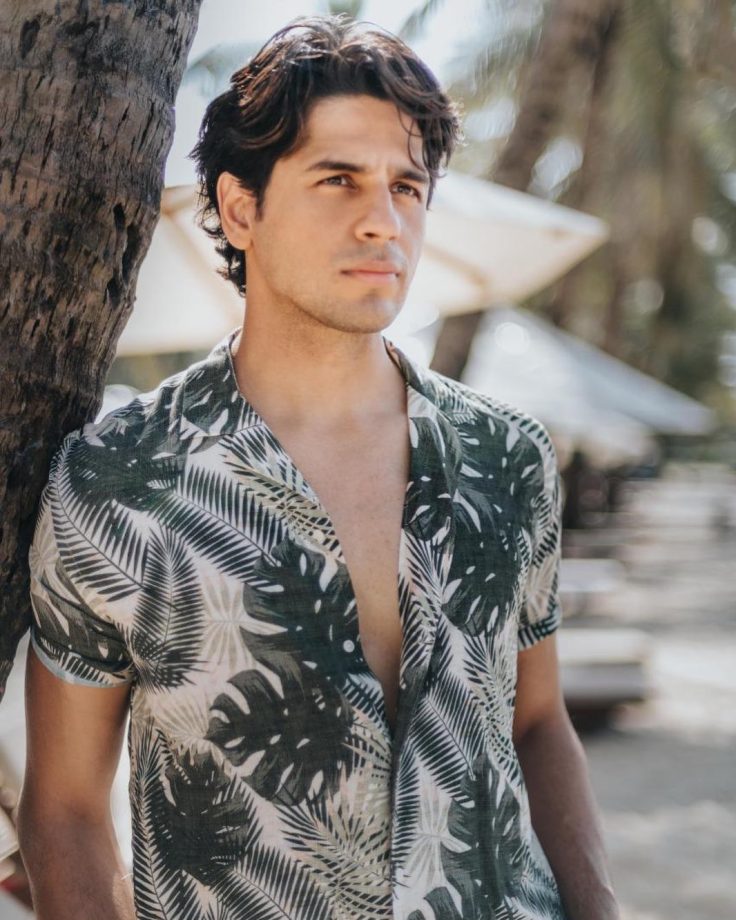Top 5 Hot Looks Of Sidharth Malhotra In Printed Shirts 821939