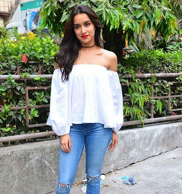 5 Types Of White Tops To Pair With Jeans 788691