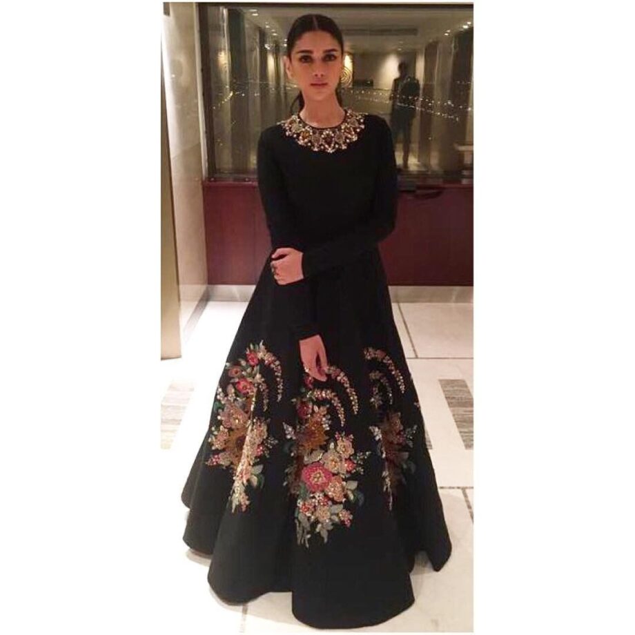 Aditi Rao Hydari Knows How To Spice Up In All Black Outfit, Here Are ...