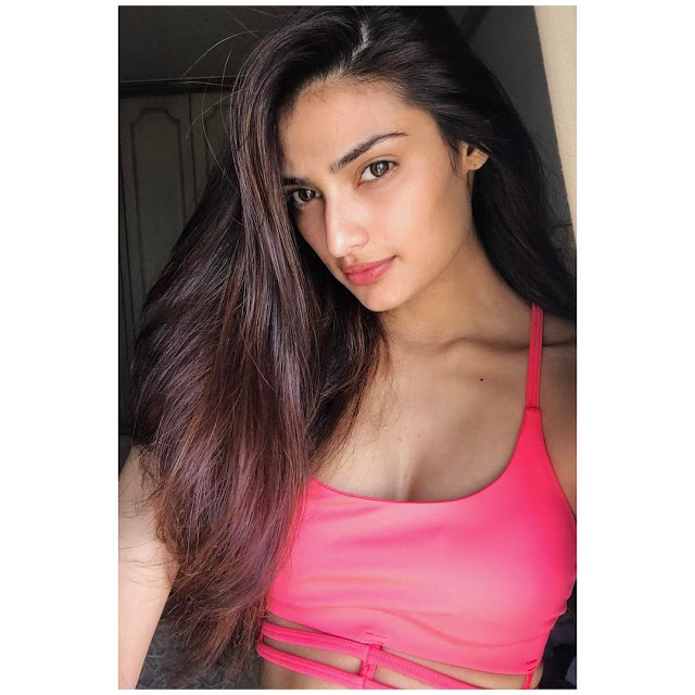 Athiya Shetty Has A Huge Collection Of Selfie Poses, Don’t Miss This - 1