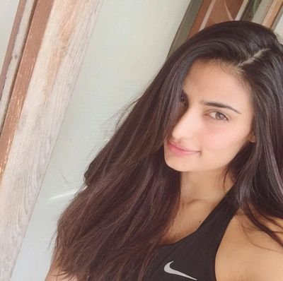 Athiya Shetty Has A Huge Collection Of Selfie Poses, Don’t Miss This - 3