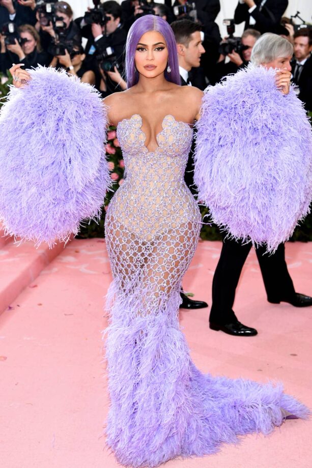 Bollywood Diva Deepika Padukone Vs Hollywood Diva Kylie Jenner: Who Looked Dazzling Hot In Purple Lavender Fringe Dress? 766759