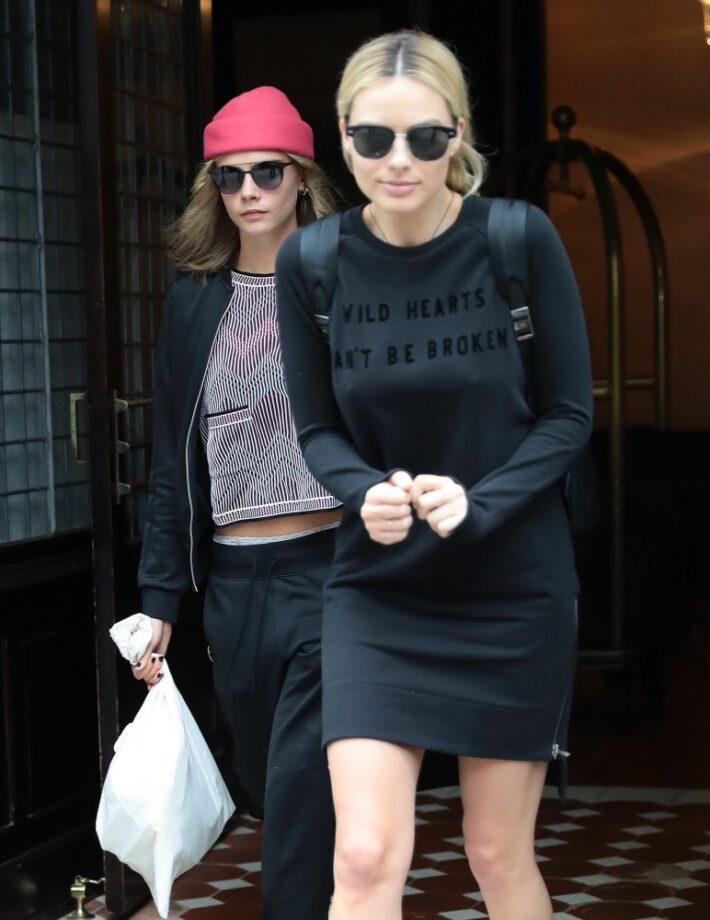 Cute And Super Gorgeous Looks Of Margot Robbie And Cara Delevingne Together - 1