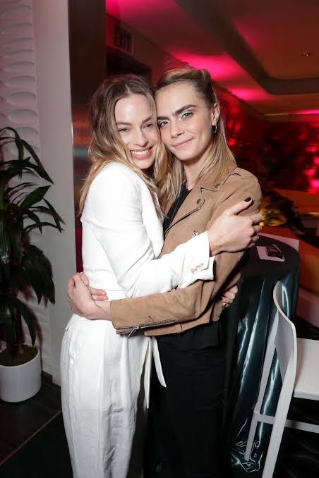 Cute And Super Gorgeous Looks Of Margot Robbie And Cara Delevingne Together - 2