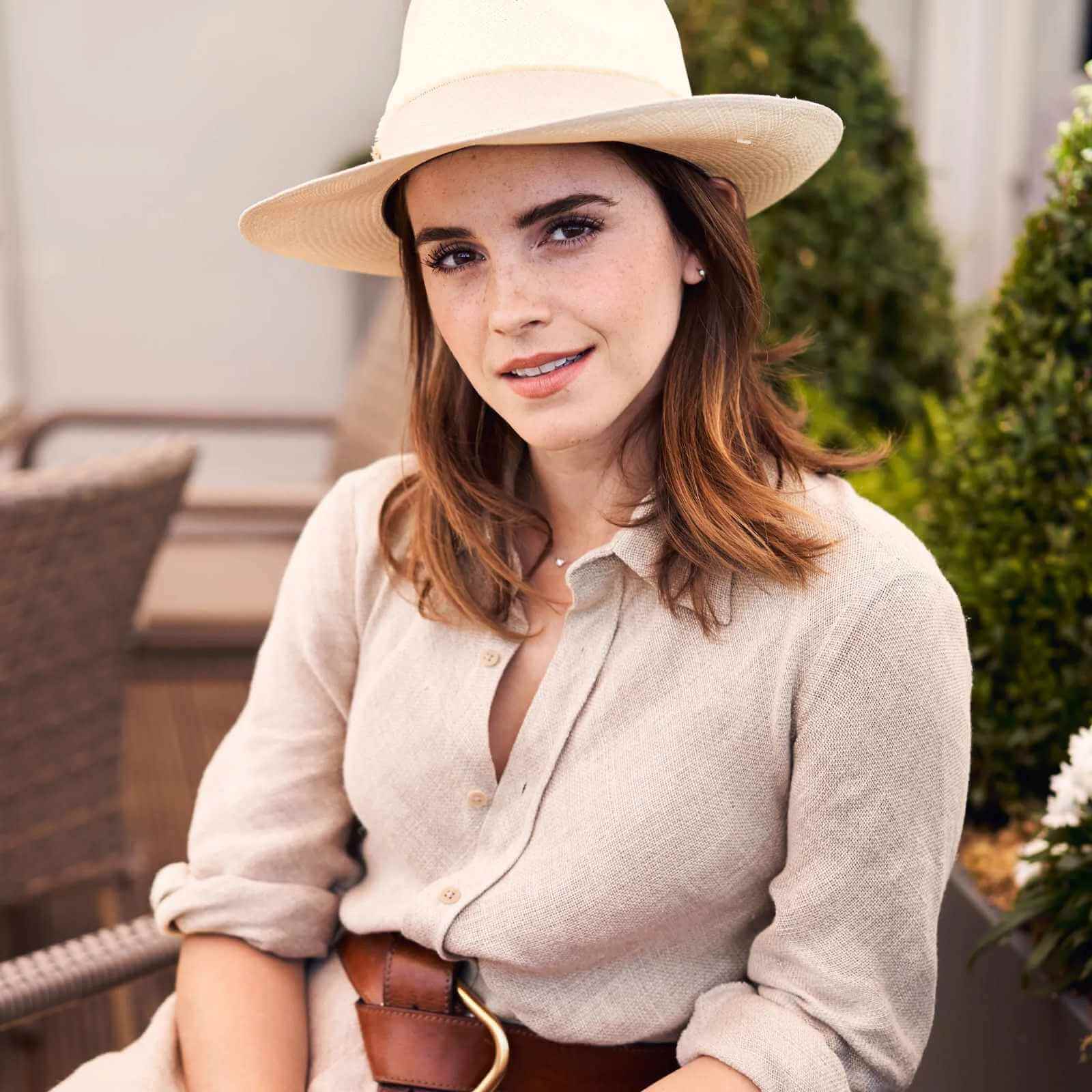 Emma Watson To Barbara Palvin: 3 Beige Looks You Loved The Most? 769686