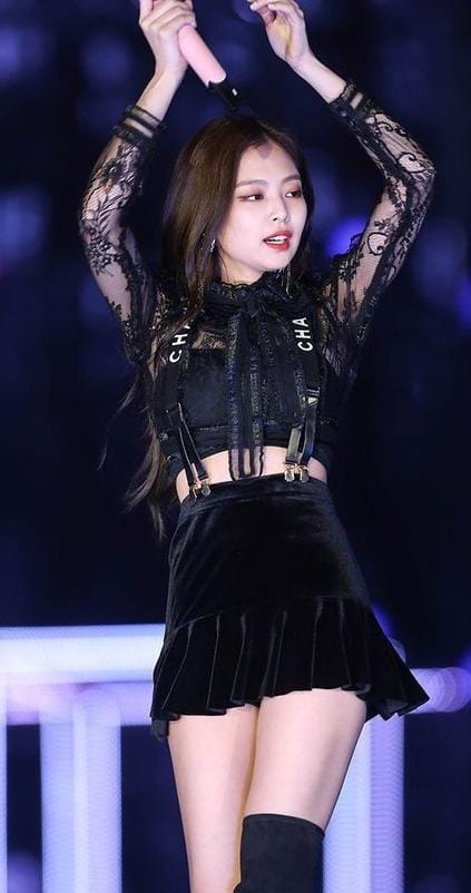 Jennie's Looks In Mini Outfits Are So Fascinating That Fans Can't Stop Drooling, See Here - 1