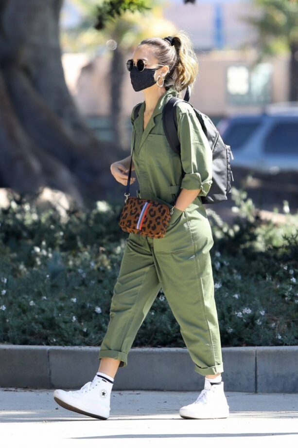 Jessica Alba Made A Brilliant Fashion Statement In This Dark Green Pant Suit, Have A Look - 1