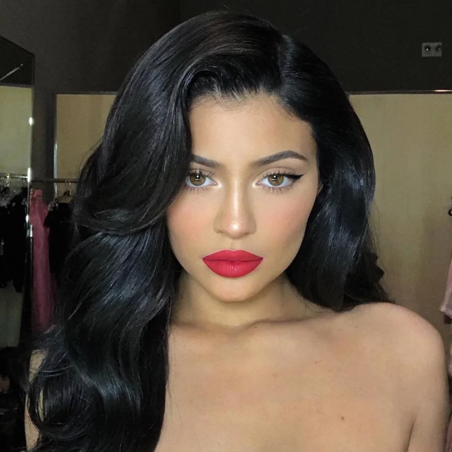 Kylie Jenner Inspires Fans To Look Amazingly Gorgeous In Nude Makeup Looks 766390