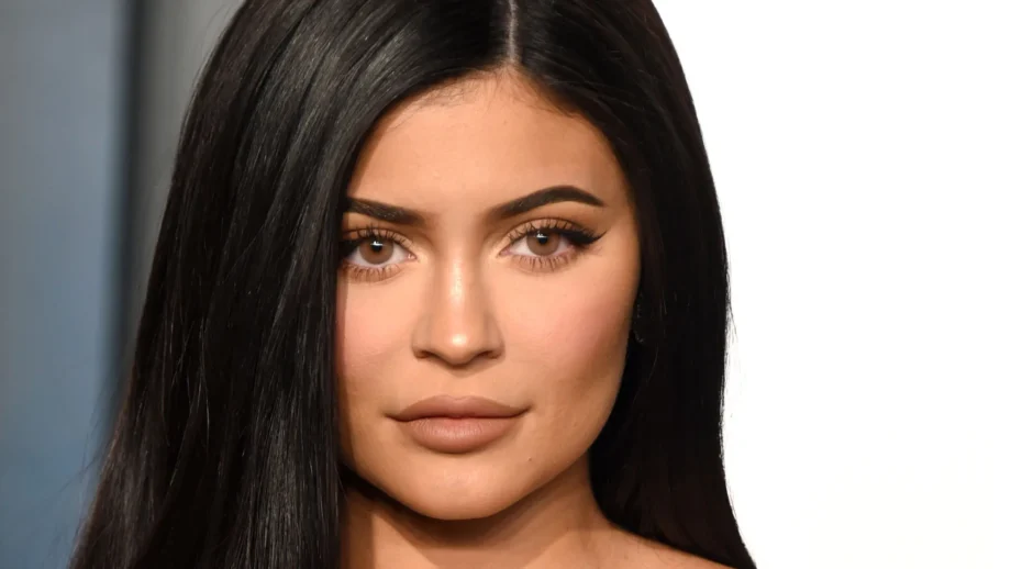 Kylie Jenner Inspires Fans To Look Amazingly Gorgeous In Nude Makeup Looks 766394