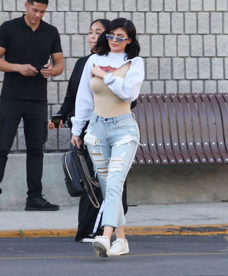 Kylie Jenner Looks Like Burning Fire In Her Denim Bottom Wear, Do Have A Look 852498