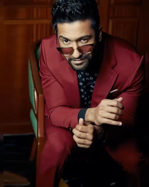 Ranveer Singh To Vicky Kaushal: Actors Who Stunned The Red Outfits 831471