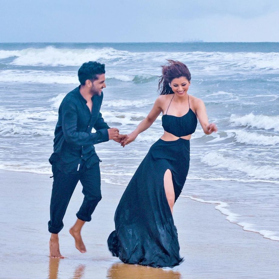 Sizzling Chemistry: Urvashi Rautela & Guru Randhawa sizzle together with their quirky caption game, fans impressed 821636