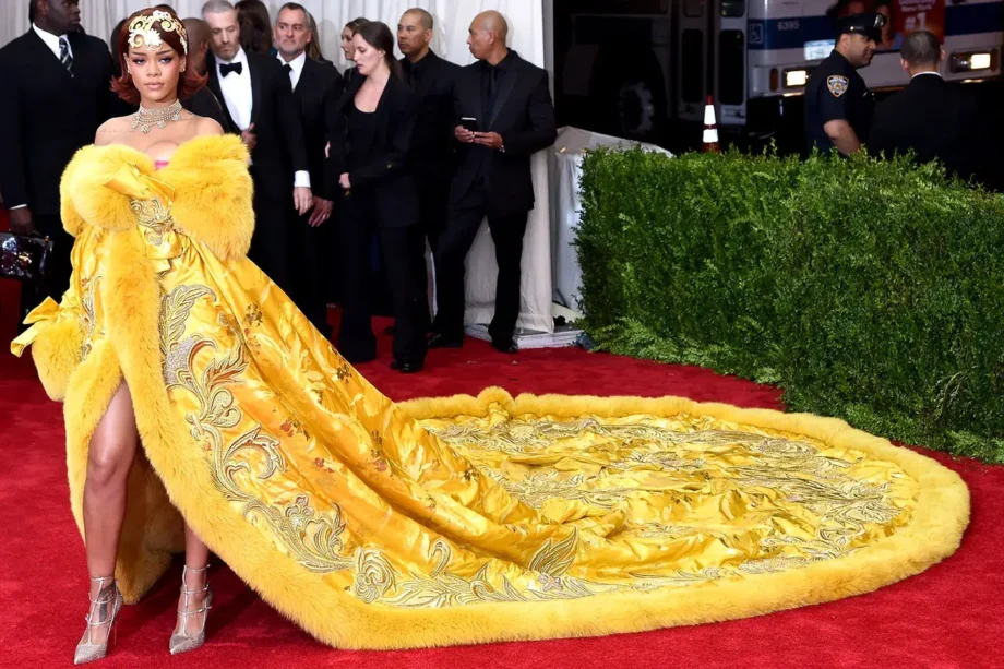 Throwback! When Rihanna Wore The Long Amazingly Gorgeous Dress At Met Gala 766448