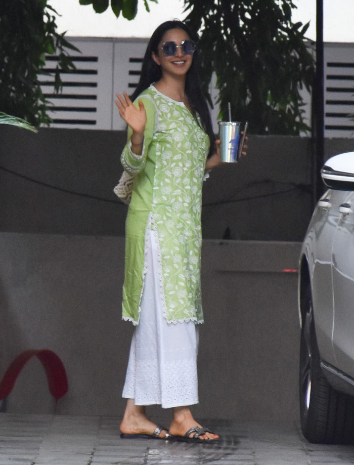 Kareena Kapoor Latest Stills In Green Dress | Designer party wear dresses,  Red long sleeve dress, Indian designer wear