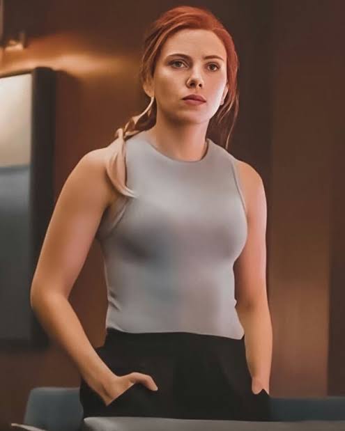Times When Scarlett Johansson Looked Pretty Simple And Fascinating In Tank Top, See Here - 1