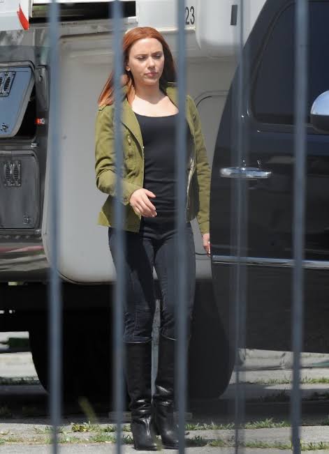 Times When Scarlett Johansson Looked Pretty Simple And Fascinating In Tank Top, See Here - 2
