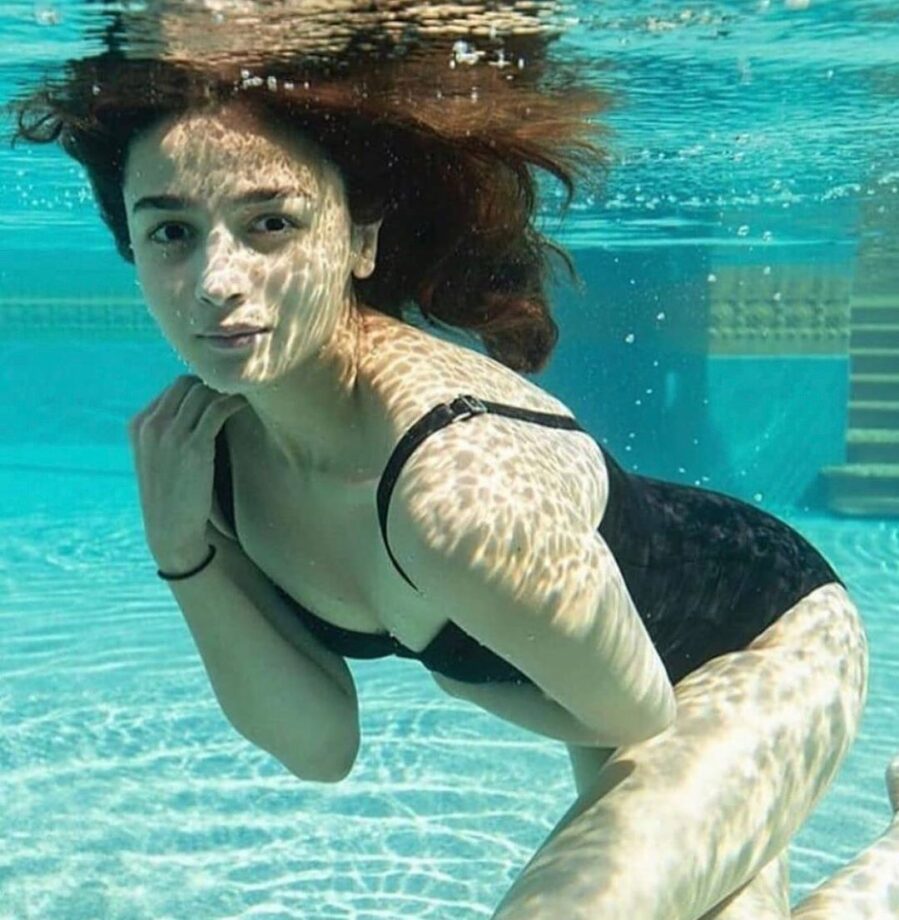 Underwater Looks Of Alia Bhatt Are Stunning - 2
