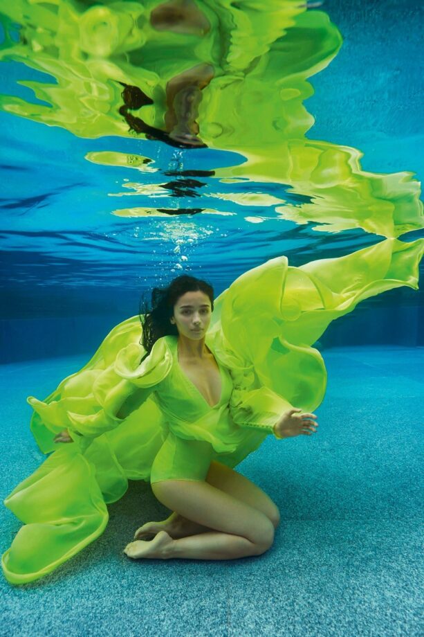 Underwater Looks Of Alia Bhatt Are Stunning - 3