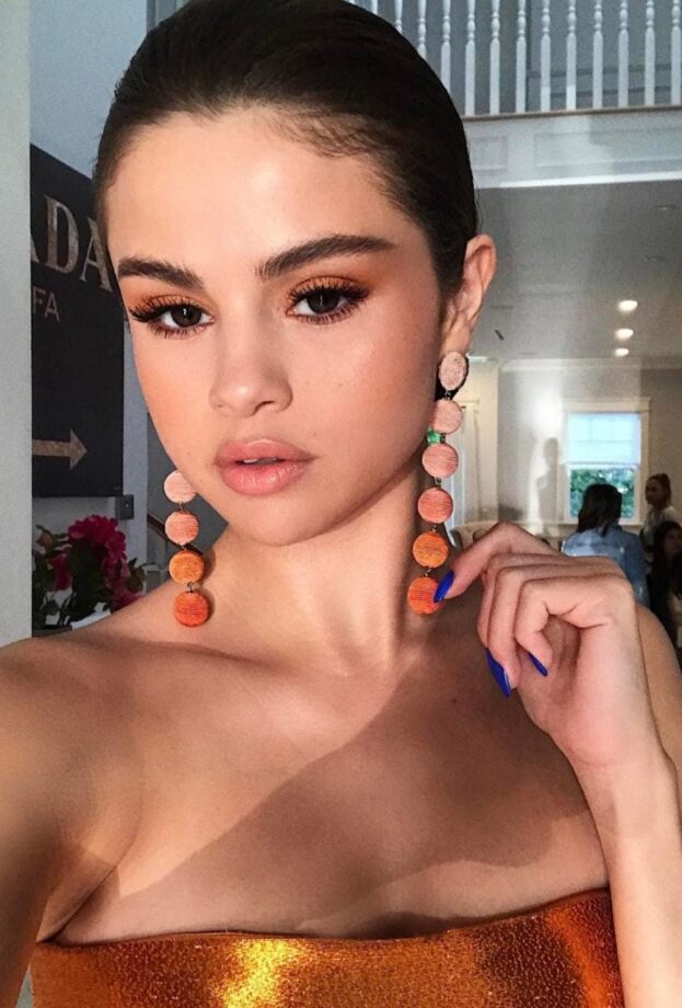 Wow!! Selena Gomez Looks Fascinating In Neutral Makeup Looks, Pictures Here - 1