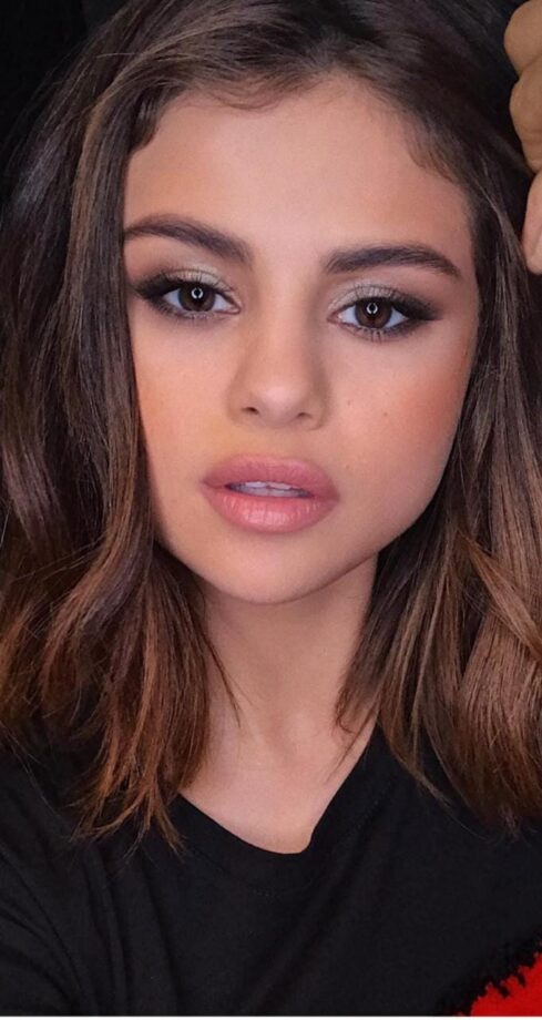 Wow!! Selena Gomez Looks Fascinating In Neutral Makeup Looks, Pictures Here - 2