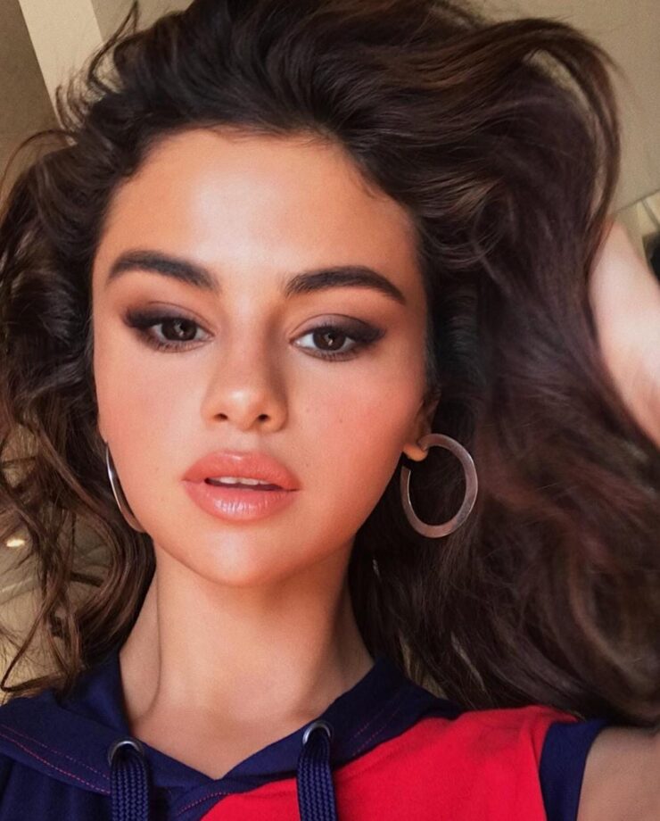 Wow!! Selena Gomez Looks Fascinating In Neutral Makeup Looks, Pictures Here - 3