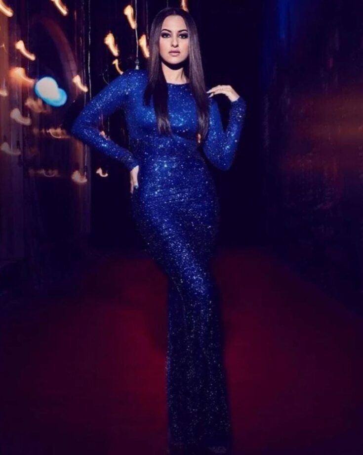 Nora Fatehi Vs Sonakshi Sinha Vs Kareena Kapoor: Which Bollywood Diva Looks Blue-Tiful In The Blue Shimmery Gown? - 1
