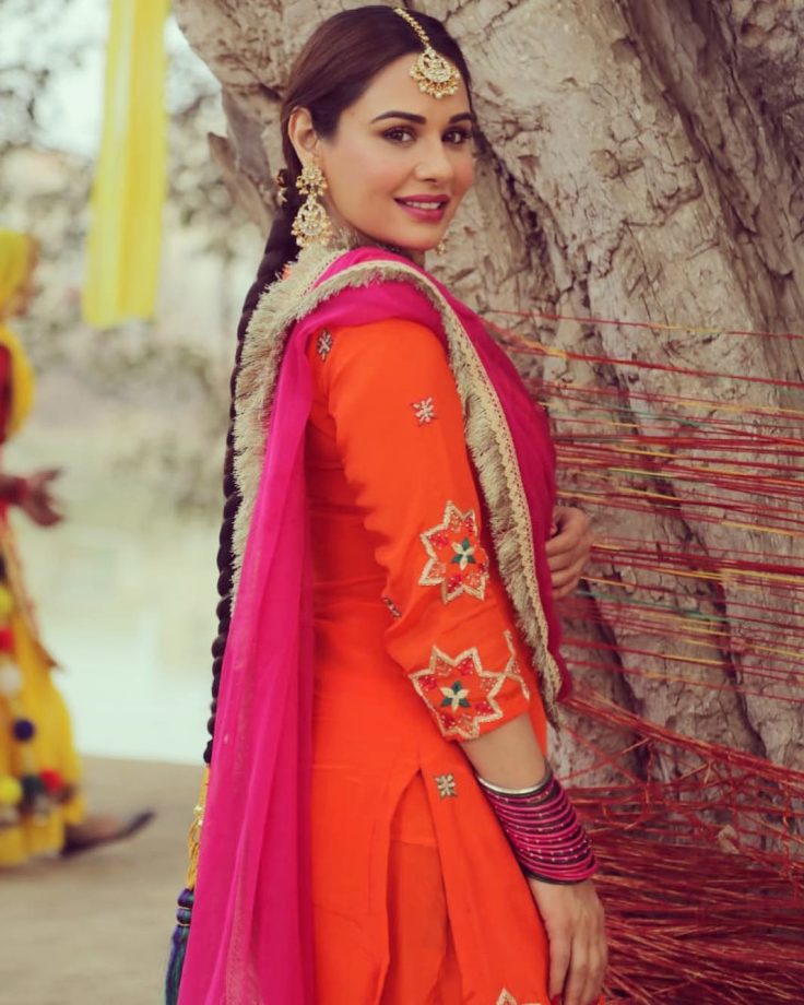 Balle Balle: 3 Times Mandy Takhar Dressed Like A Punjabi Kudi: Isn't She Pretty? Yay Or Nay? 836821