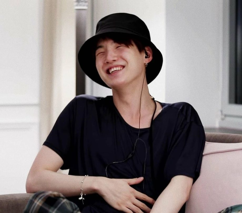 BTS's Suga's Smile Is Abundant For His True Fans To Melt, Check These Heart Stealing Looks 821472
