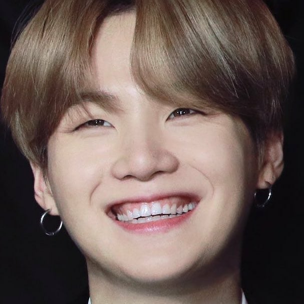 BTS's Suga's Smile Is Abundant For His True Fans To Melt, Check These Heart Stealing Looks 821474