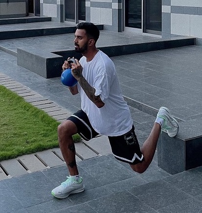 KL Rahul shares new hot casual avatar, rumored girlfriend Athiya Shetty comments 822611