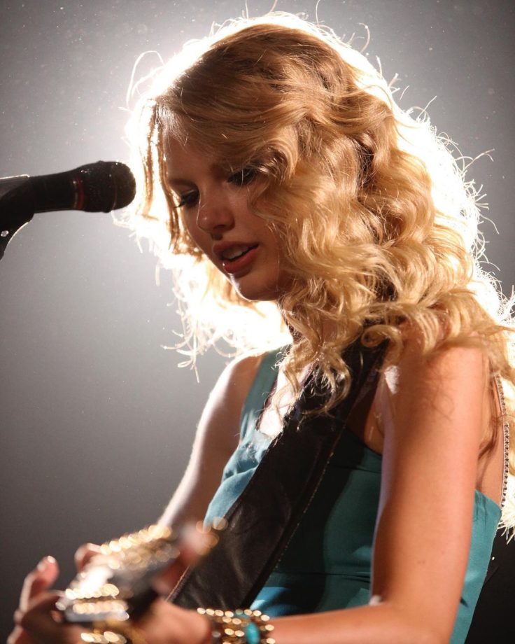 See This Mind-Blowing Style Transformation Of Taylor Swift From Teardrops On My Guitar To Exile Release 821490