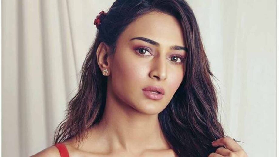 Worried about your hair treatment? Take grooming lessons from Erica Fernandes 392919