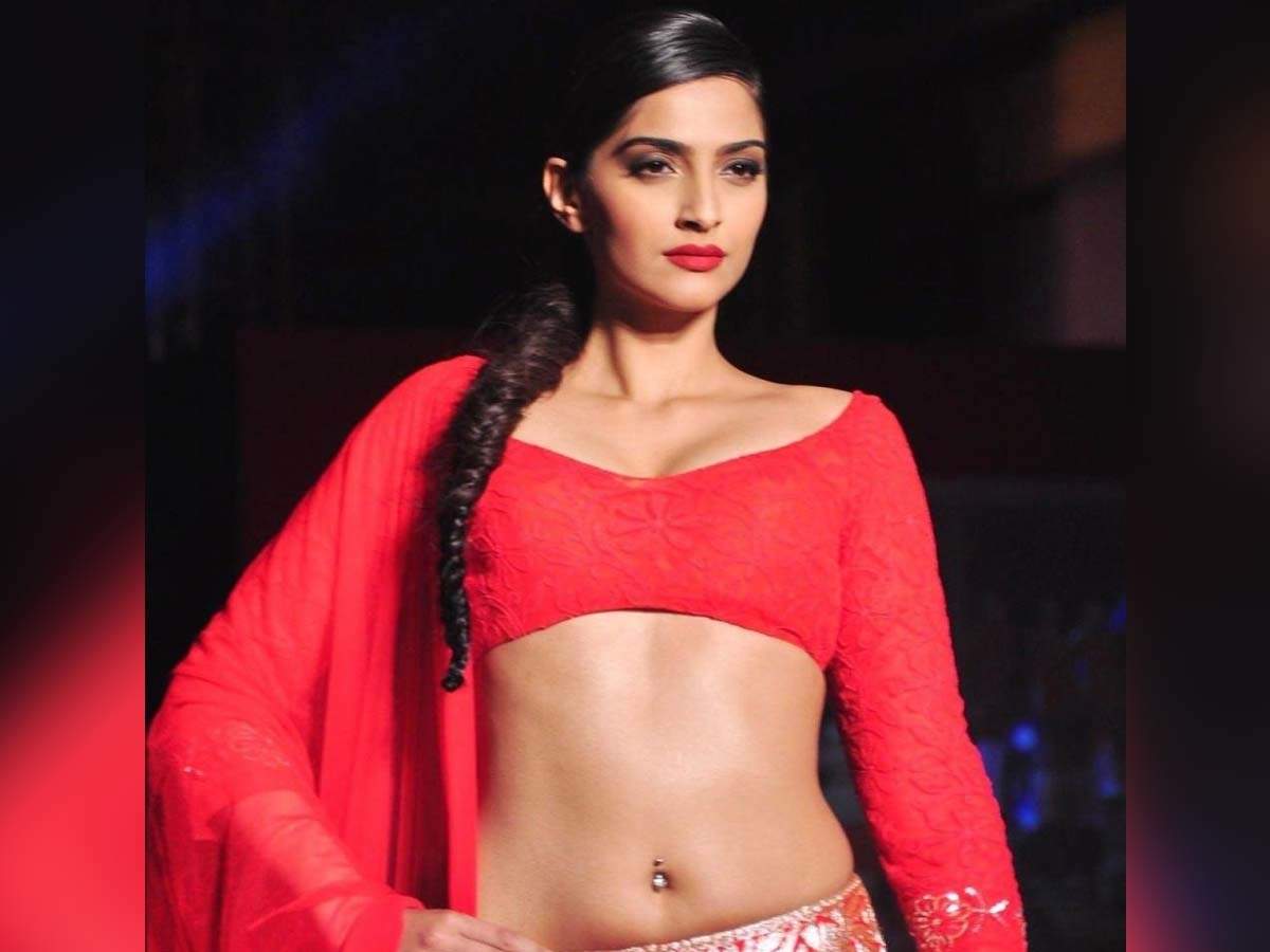 Priyanka Chopra Show Her belly button Ring | Indian fashion, Priyanka chopra  hot, Fashion