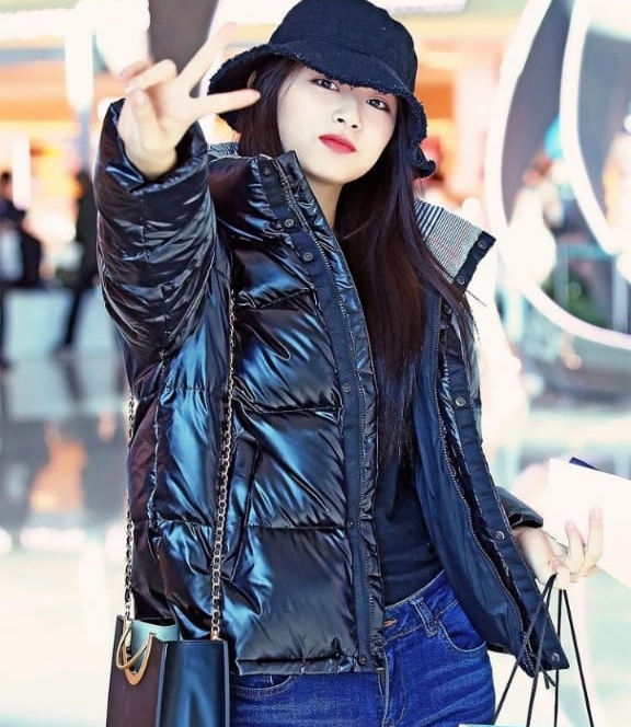 Visit The Airport In Swag With Twice Members: Best Airport Outfits ...