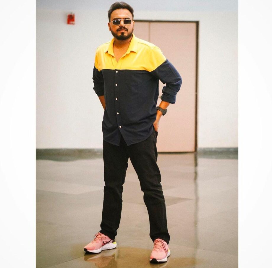 How much do you score Amit Bhadana for his western looks? - 2