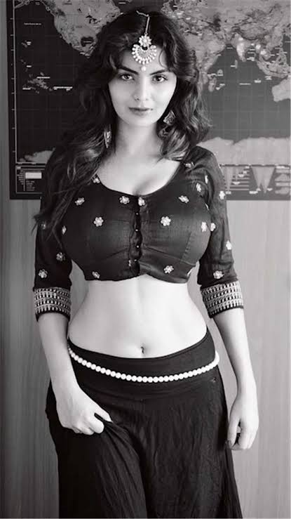 Also Read: Gandii Baat Actress Jolly Bhatia’s Boldest Belly Curve Navel Mom...