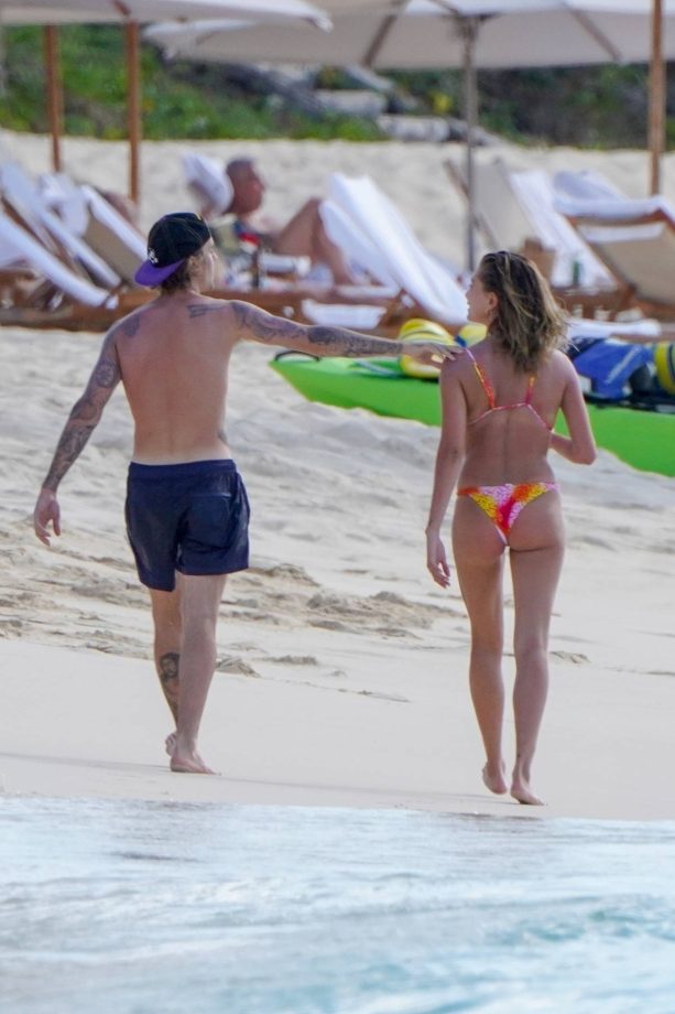 Beach Moments Of Justin Bieber & Hailey Bieber Are Fiery Hot 866805
