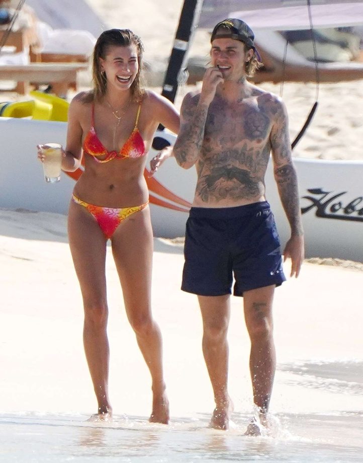 Beach Moments Of Justin Bieber & Hailey Bieber Are Fiery Hot 866806